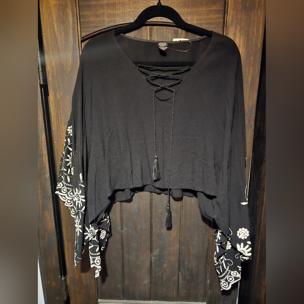 Roffe Black Embroidered Lace-Up Crop Blouse